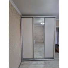 Dulap cupe la comandă Dulap cupe la comandă